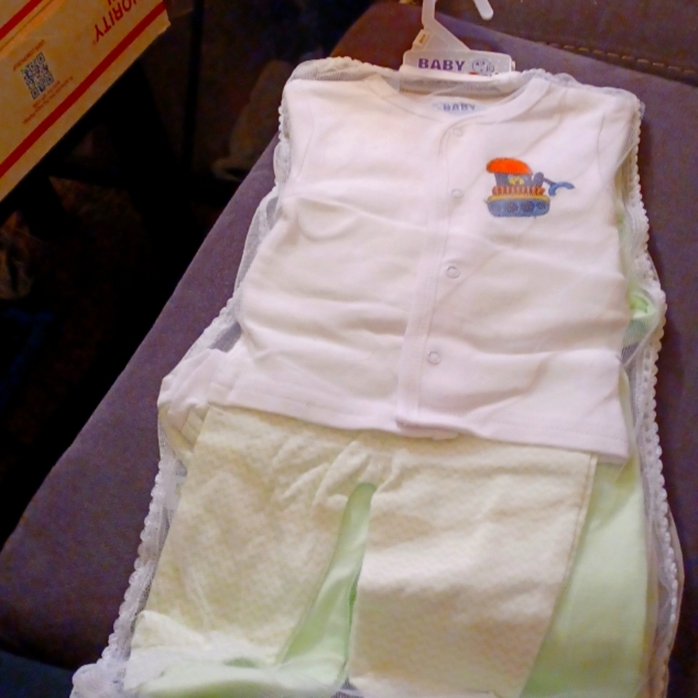 10 Piece baby NWT items Size 6/9M Bib, gloves, hat  All long sleeve feet in.